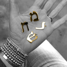 Load image into Gallery viewer, 14K Yellow Gold Hebrew Initial Necklace, Initial Necklace, Paper Clip Hebrew Necklace, Hebrew Initial Necklace, Paper Clip Necklace
